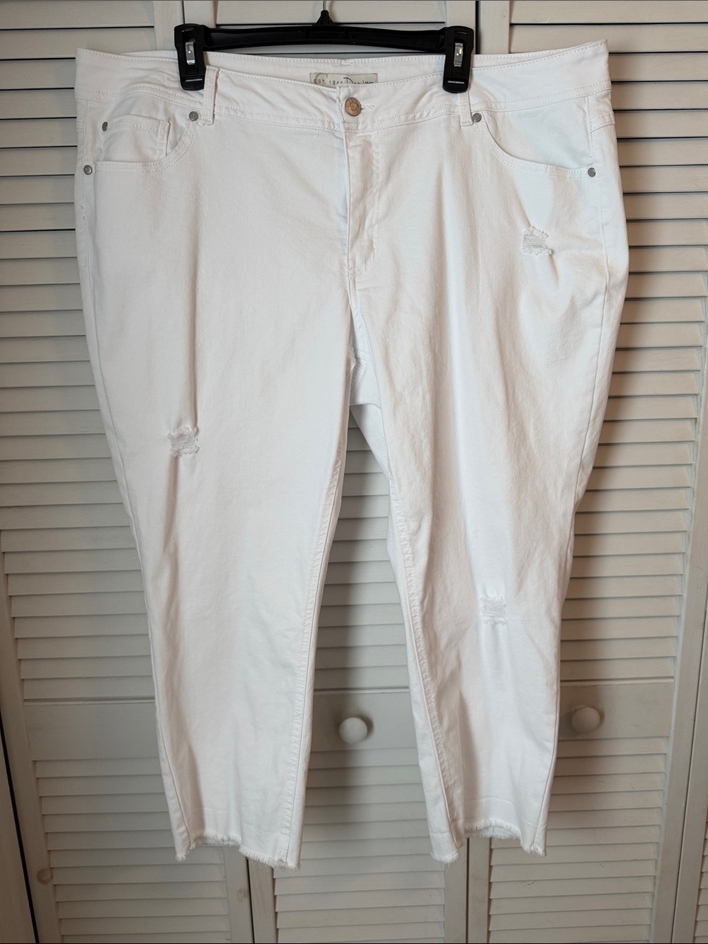 Cato White Distressed Ankle Crop Jeans